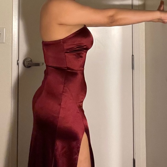 Windsor Dresses & Skirts - Formal Burgundy Dress